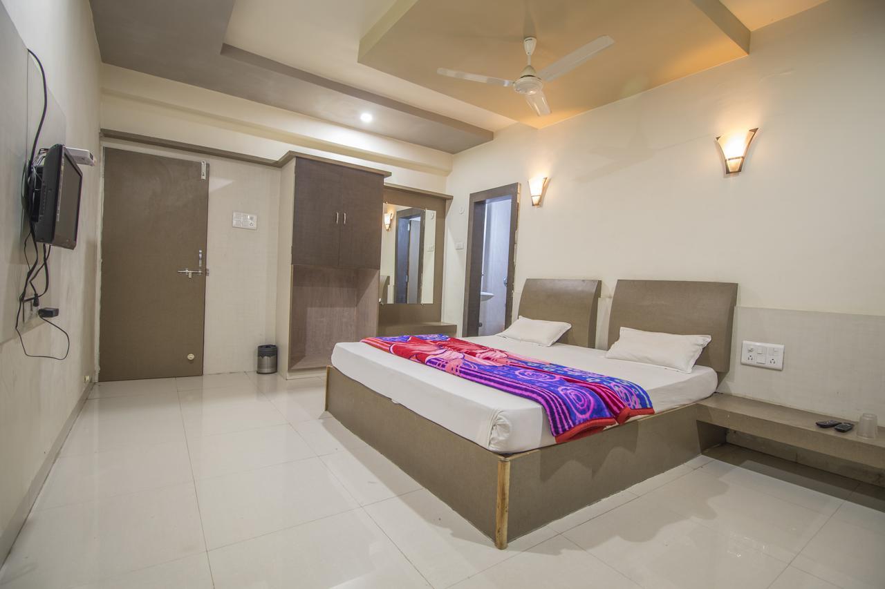 Hotel Yogiraj Palace Shegaon Екстер'єр фото