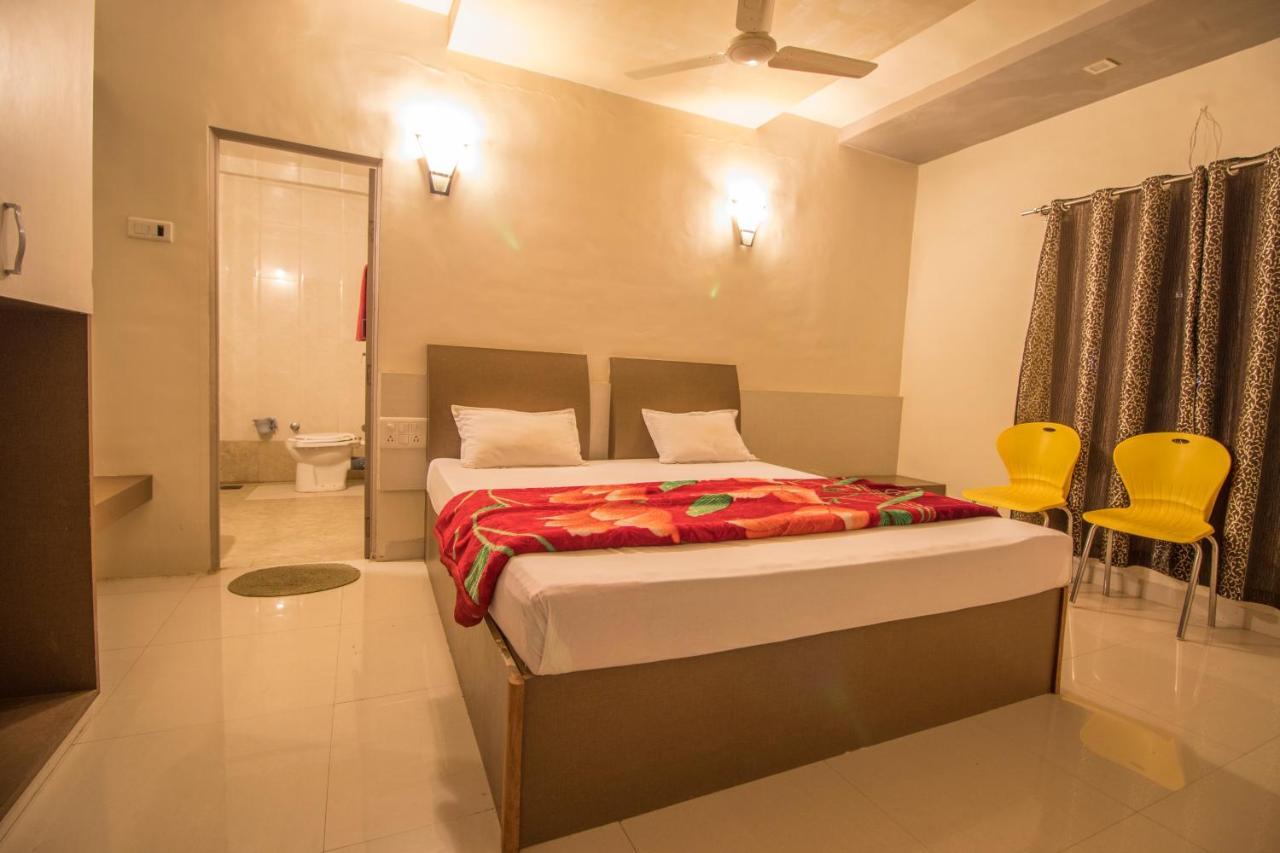 Hotel Yogiraj Palace Shegaon Екстер'єр фото