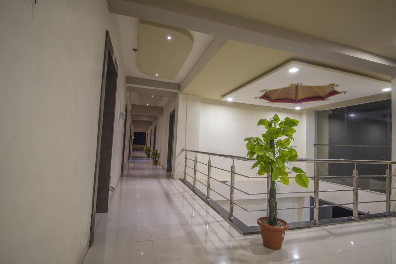 Hotel Yogiraj Palace Shegaon Екстер'єр фото