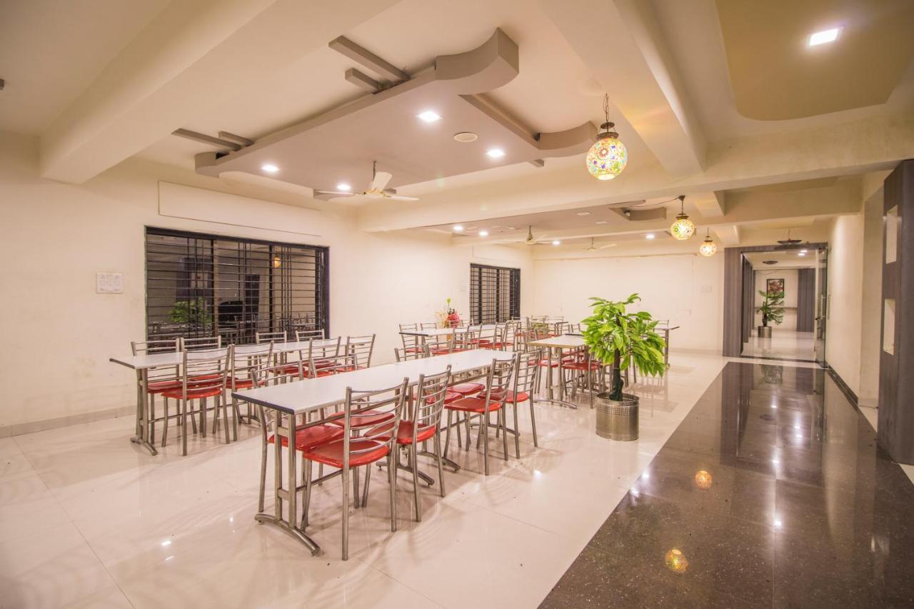 Hotel Yogiraj Palace Shegaon Екстер'єр фото