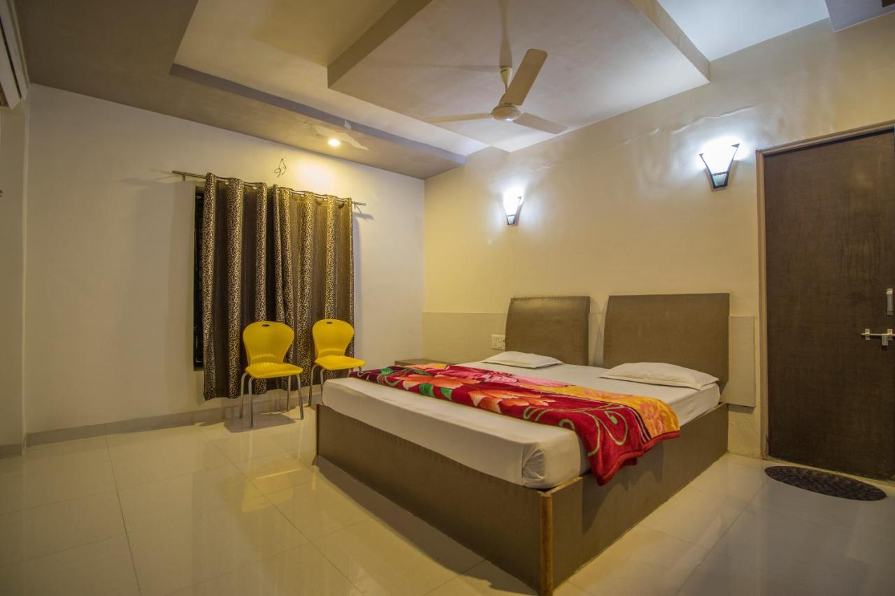 Hotel Yogiraj Palace Shegaon Екстер'єр фото