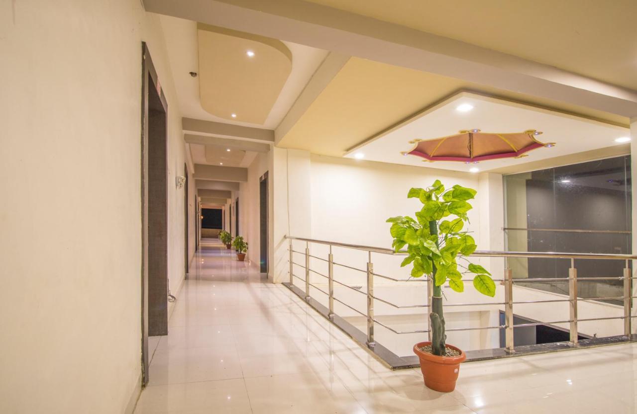 Hotel Yogiraj Palace Shegaon Екстер'єр фото