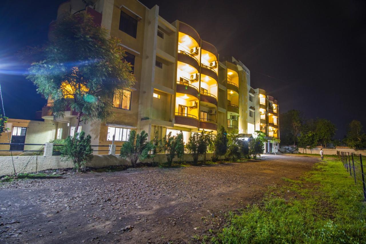 Hotel Yogiraj Palace Shegaon Екстер'єр фото