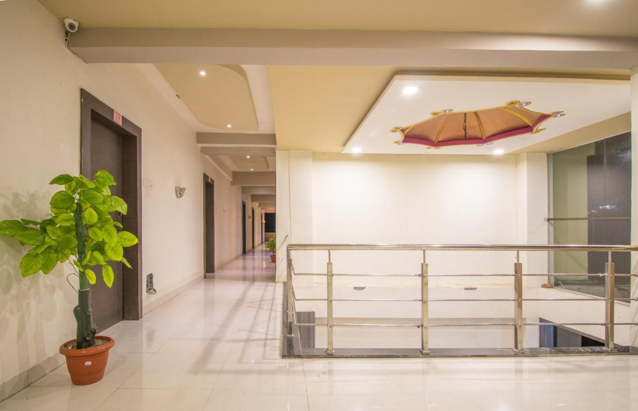 Hotel Yogiraj Palace Shegaon Екстер'єр фото