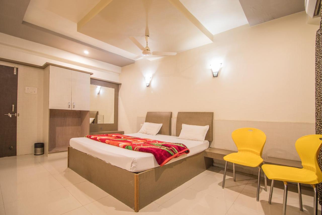 Hotel Yogiraj Palace Shegaon Екстер'єр фото