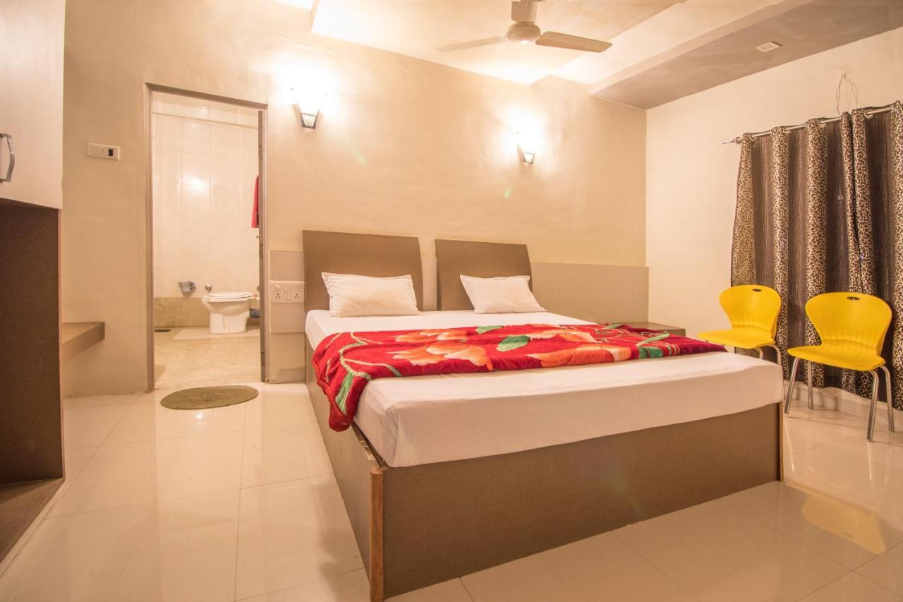 Hotel Yogiraj Palace Shegaon Екстер'єр фото